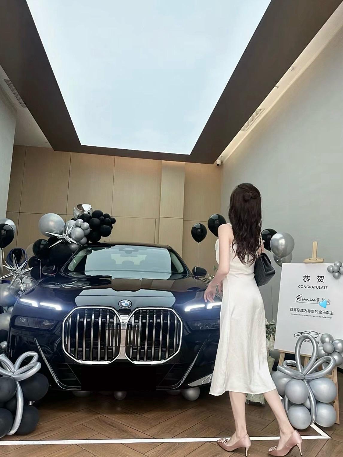 宝马7系735Li 豪华套装展示图3