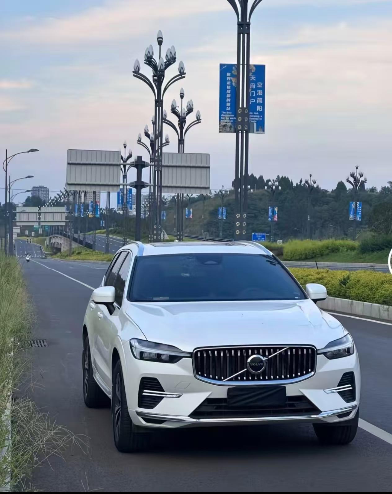 沃尔沃XC60 PHEVT8 四驱长续航智远极夜黑版展示图3