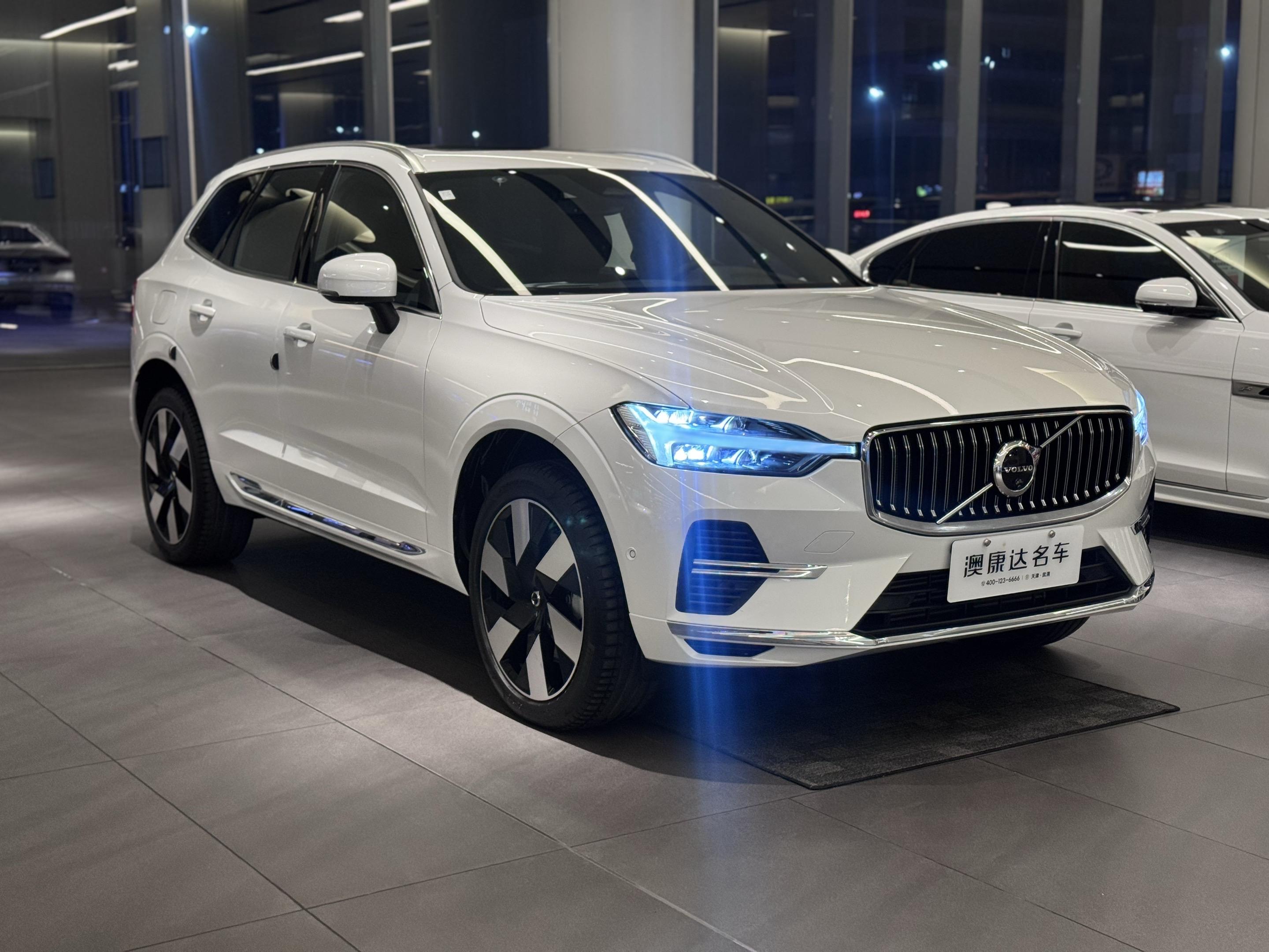 沃尔沃XC60 PHEVT8 四驱长续航智远极夜黑版展示图2