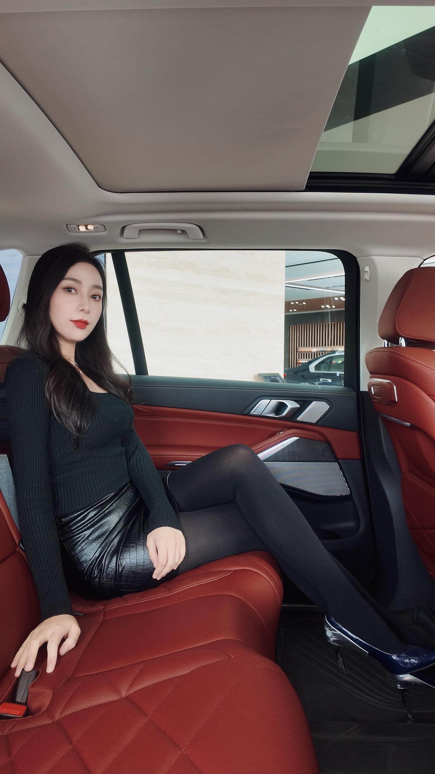 宝马X5改款 xDrive40Li 尊享型M运动曜夜套装展示图1