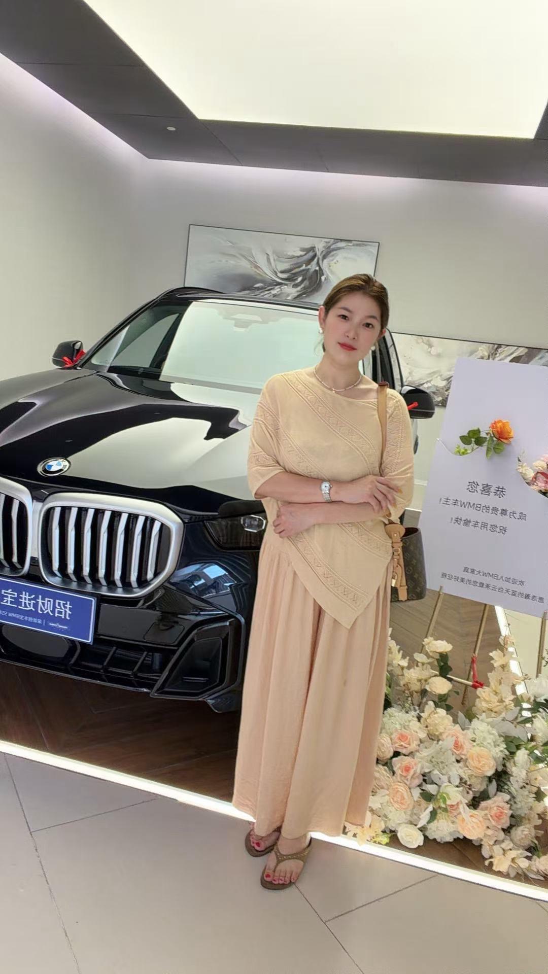 宝马X5改款 xDrive40Li 尊享型M运动曜夜套装展示图3