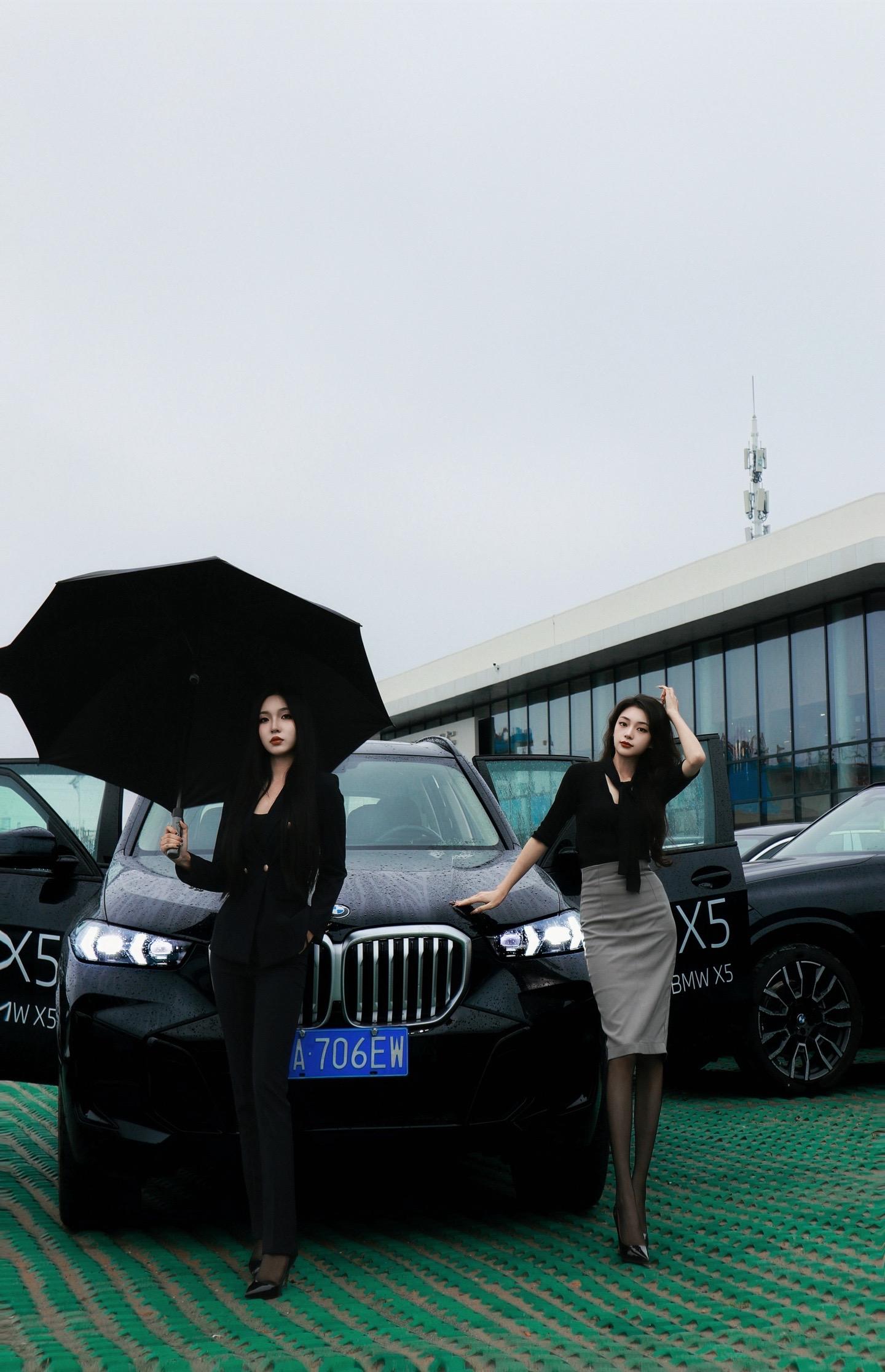宝马X5改款 xDrive40Li 尊享型M运动曜夜套装展示图2