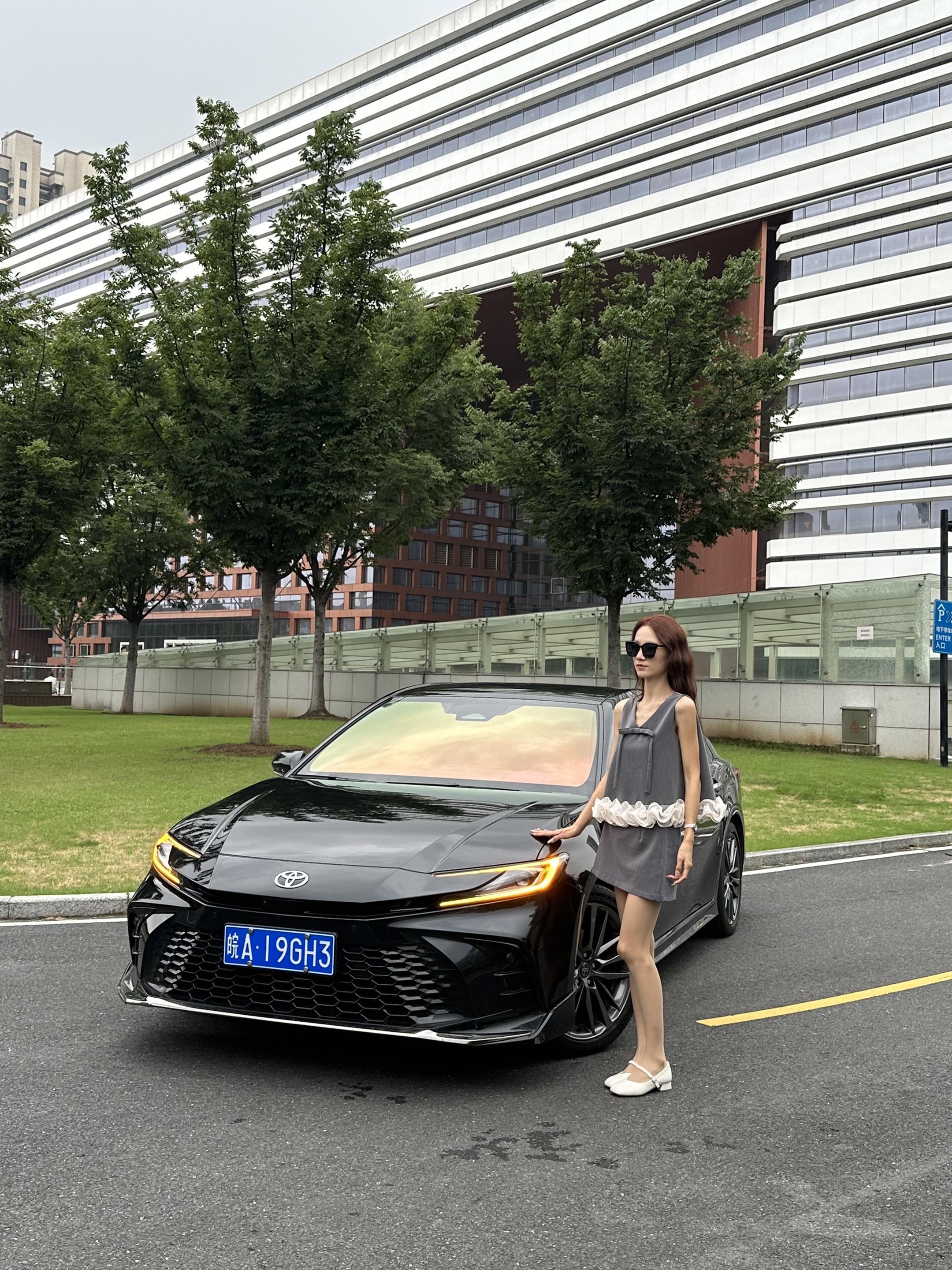 凯美瑞双擎 2.0HSE 运动Lite版展示图2