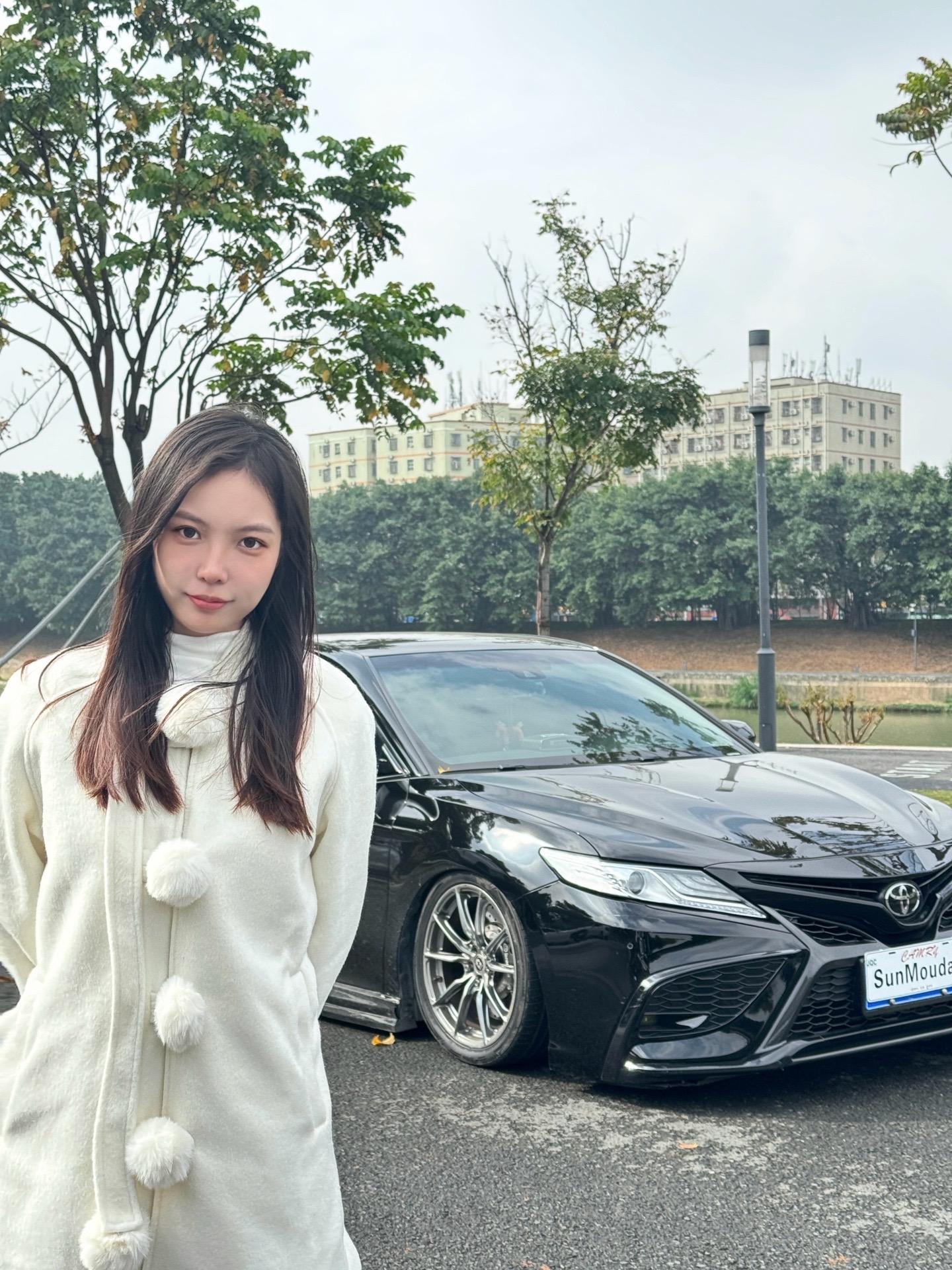 凯美瑞双擎 2.0HSE 运动Lite版展示图3