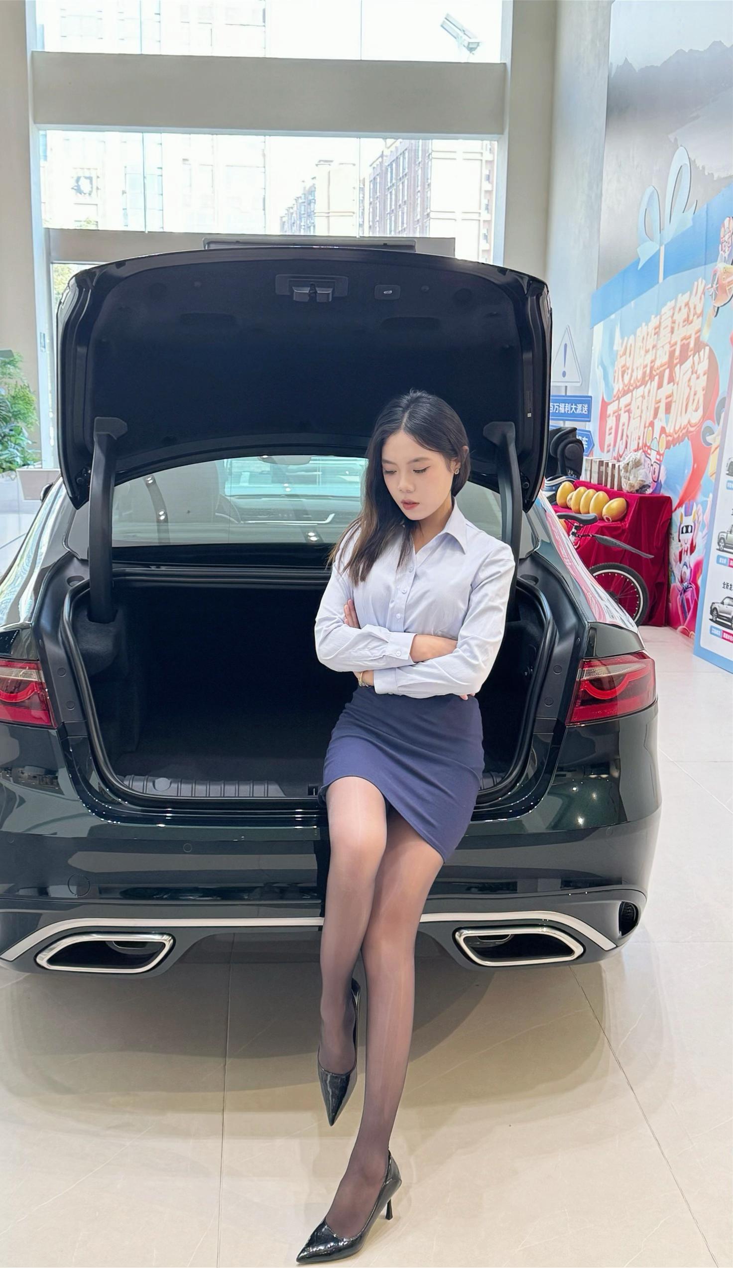 捷豹XFL2.0T P250 两驱尊享豪华版展示图2