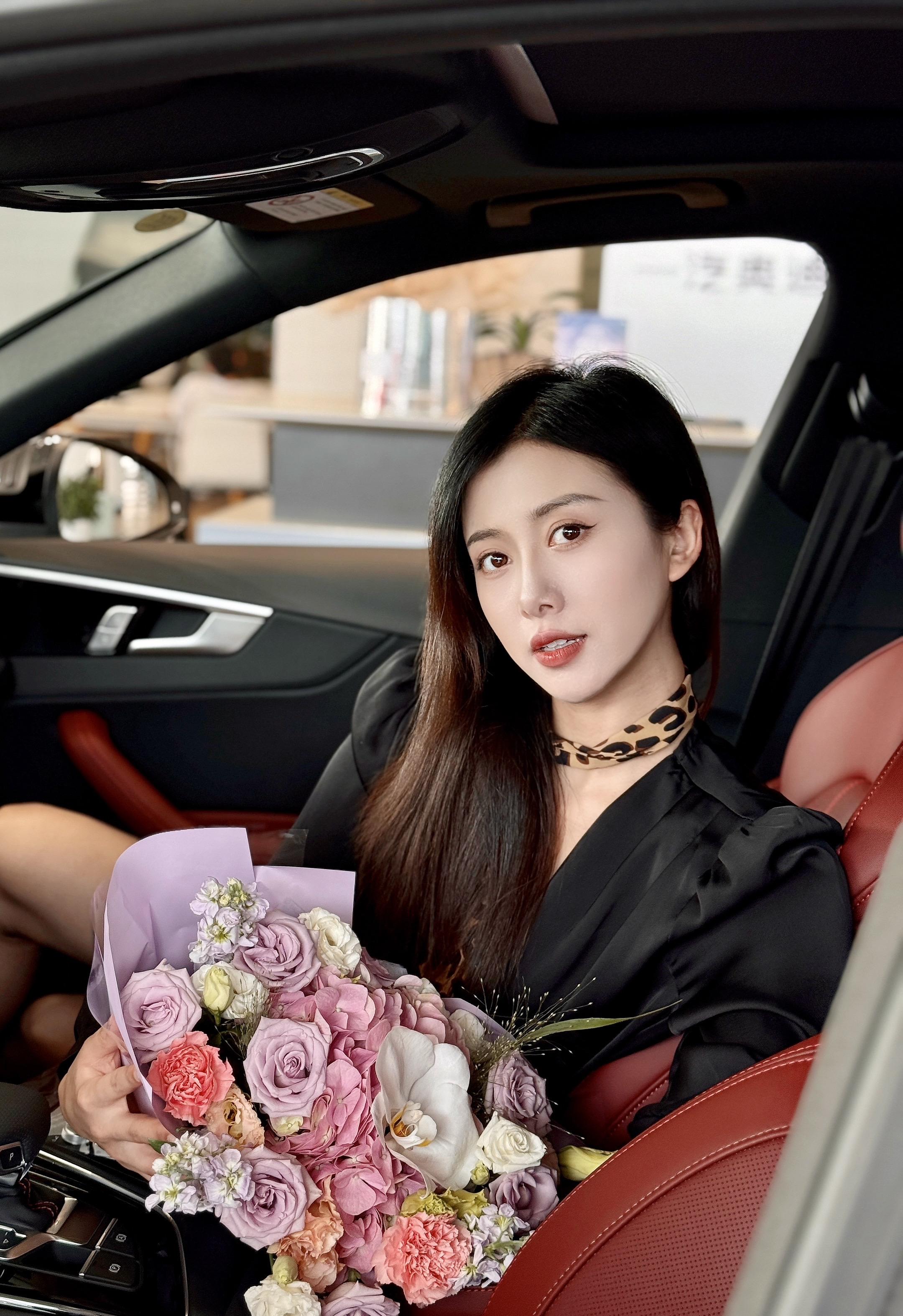奥迪A4L200万辆悦享版 40 TFSI 豪华动感型展示图1